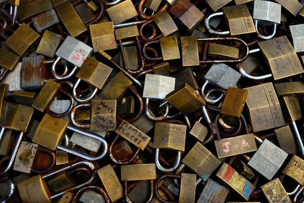 Image of lots of padlocks